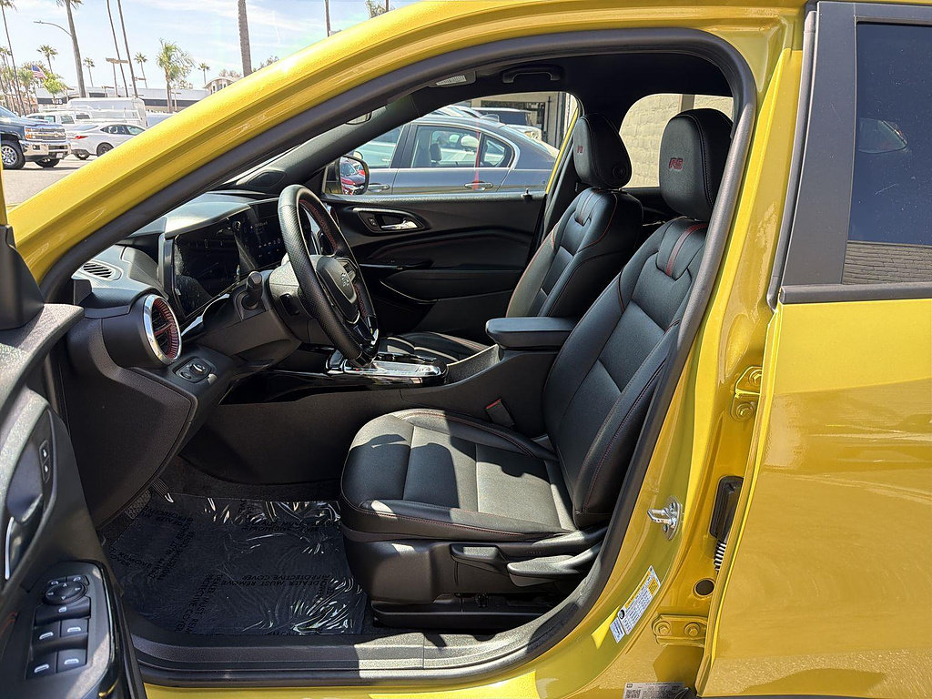 Used 2025 Chevrolet Trax RS w/ Driver Confidence Package FWD image 18