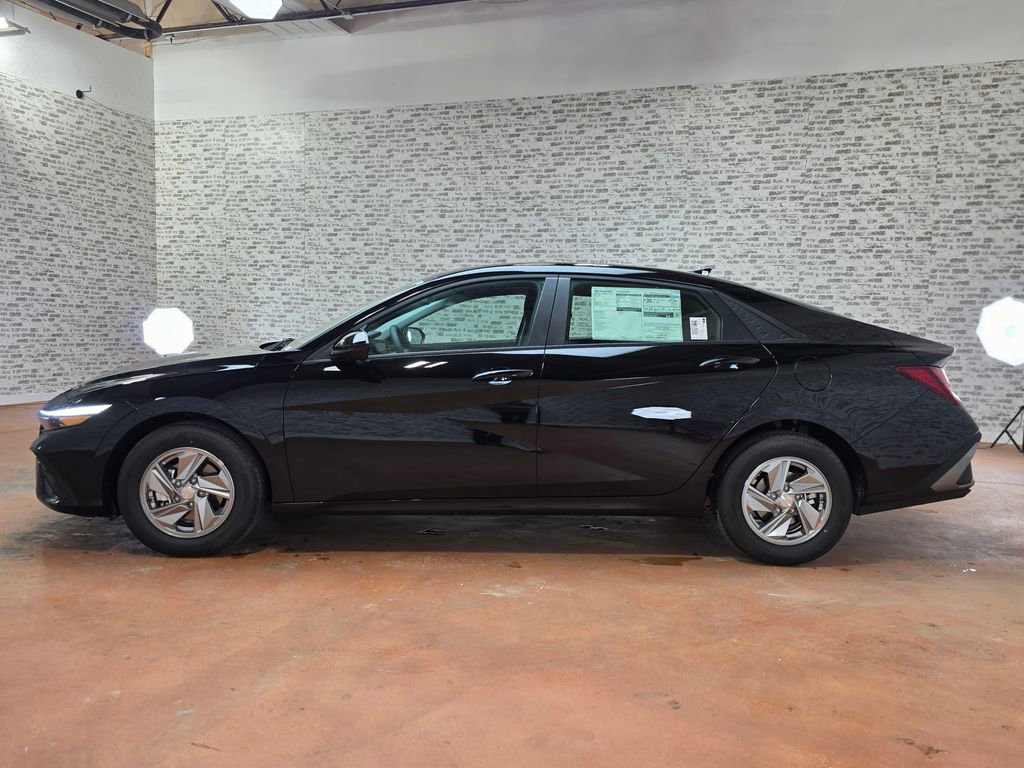 New 2026 Hyundai Elantra SE image 4