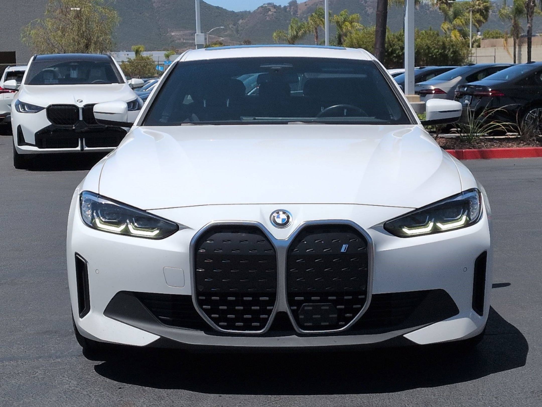 Used 2023 BMW i4 eDrive40 RWD image 3