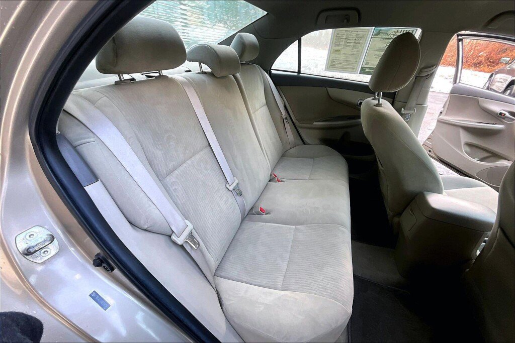 Used 2010 Toyota Corolla LE image 14