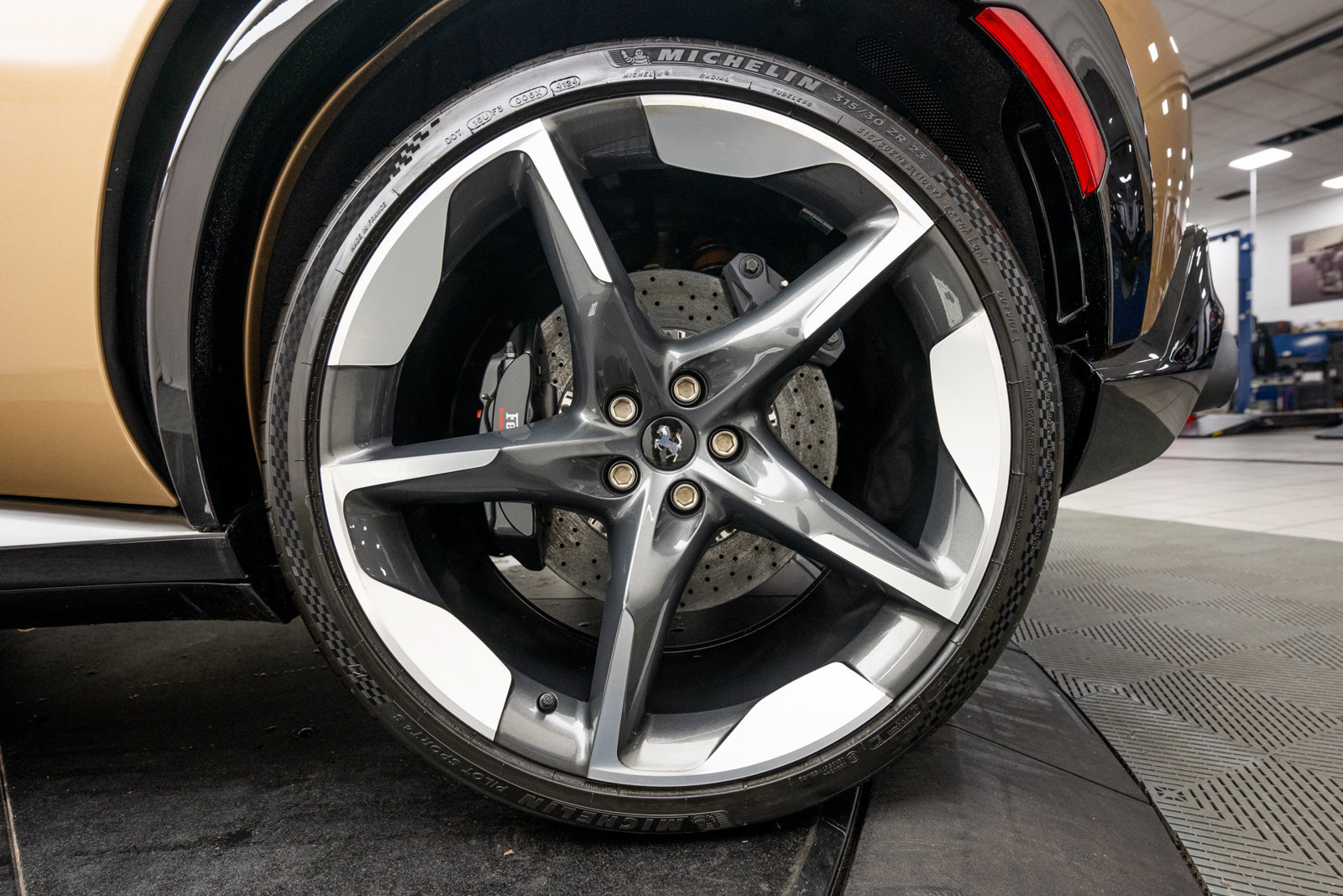 Used 2025 Ferrari Purosangue AWD/4WD image 33