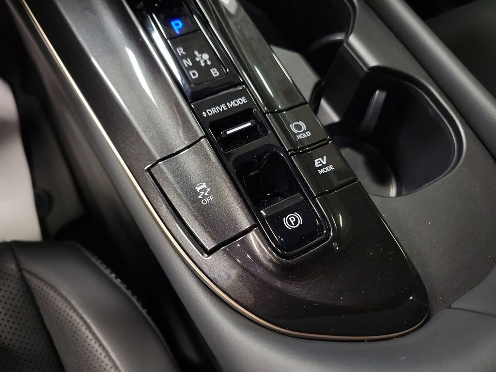 Used 2025 Toyota Crown AWD/4WD image 15