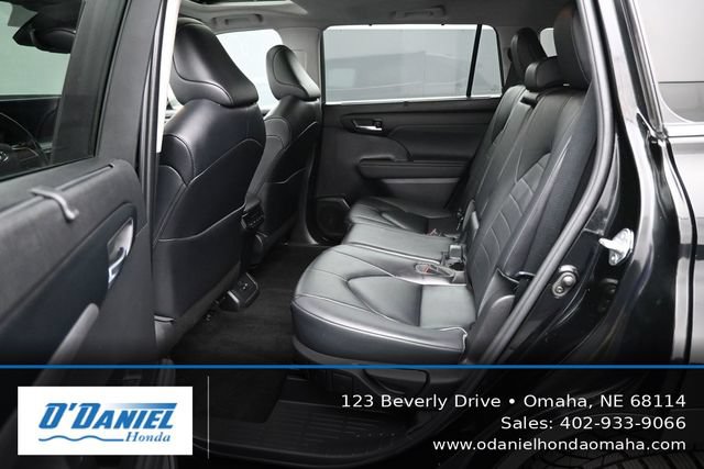 Used 2023 Toyota Highlander XLE AWD/4WD image 36