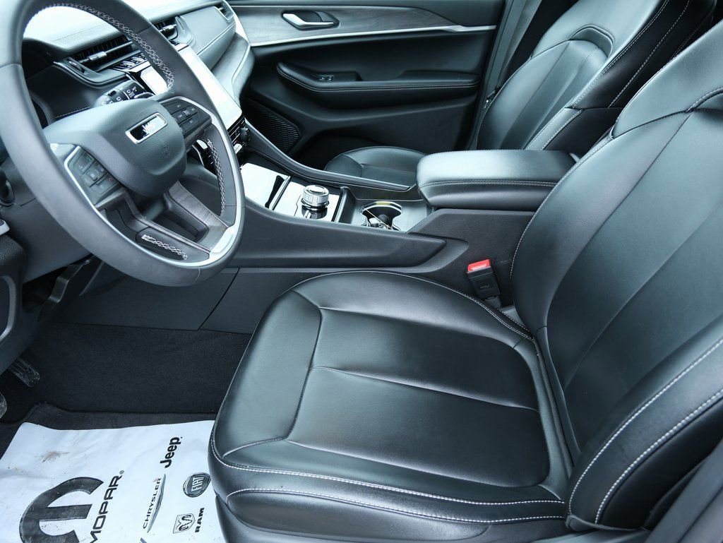 Used 2024 Jeep Grand Cherokee Limited image 5