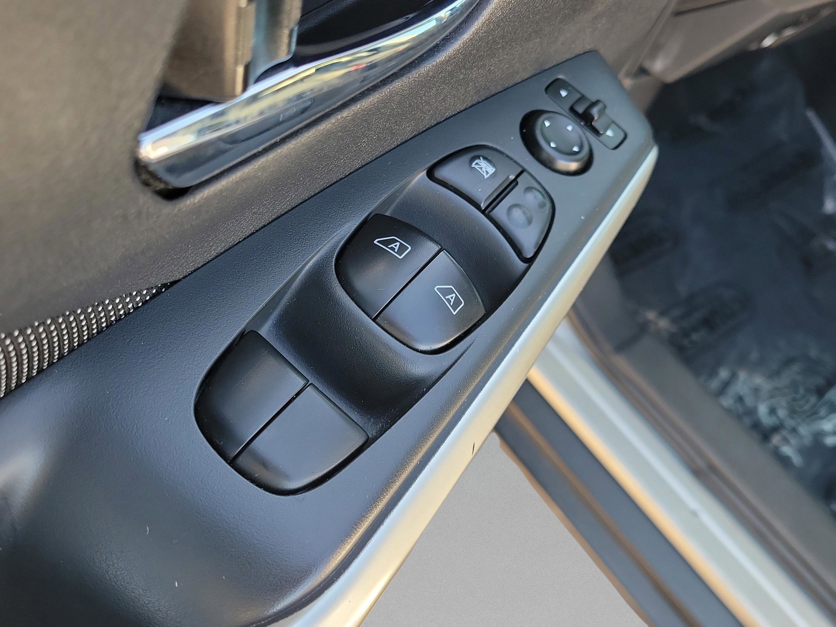 Certified 2020 Nissan Kicks SV image 20