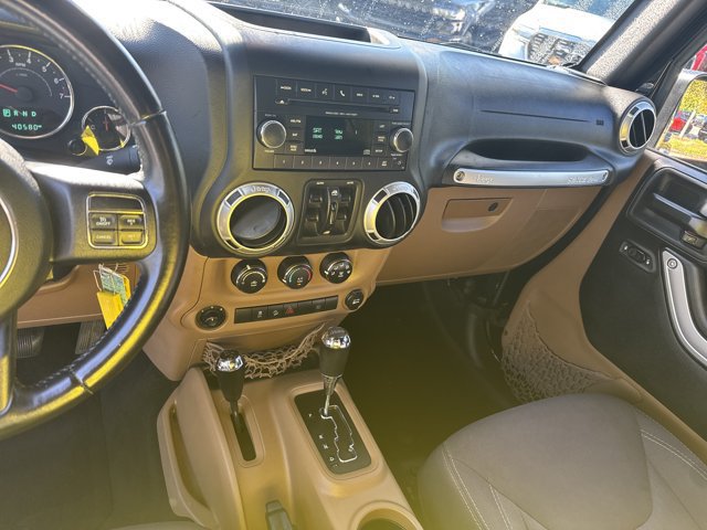 Used 2015 Jeep Wrangler Unlimited Sahara w/ Connectivity Group AWD/4WD image 26