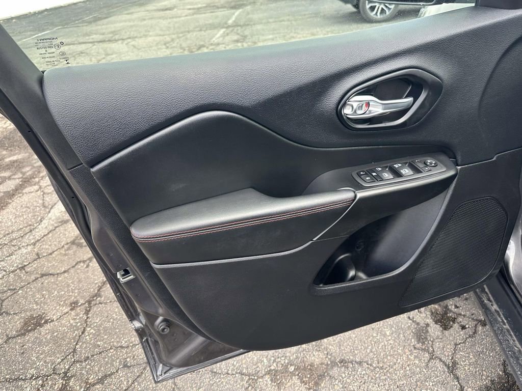 Used 2022 Jeep Cherokee Trailhawk w/ Comfort/Convenience Group image 16