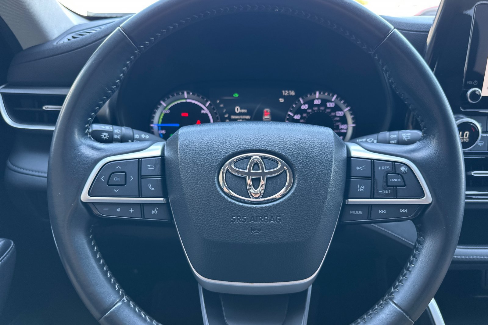 Used 2023 Toyota Highlander LE AWD/4WD image 23