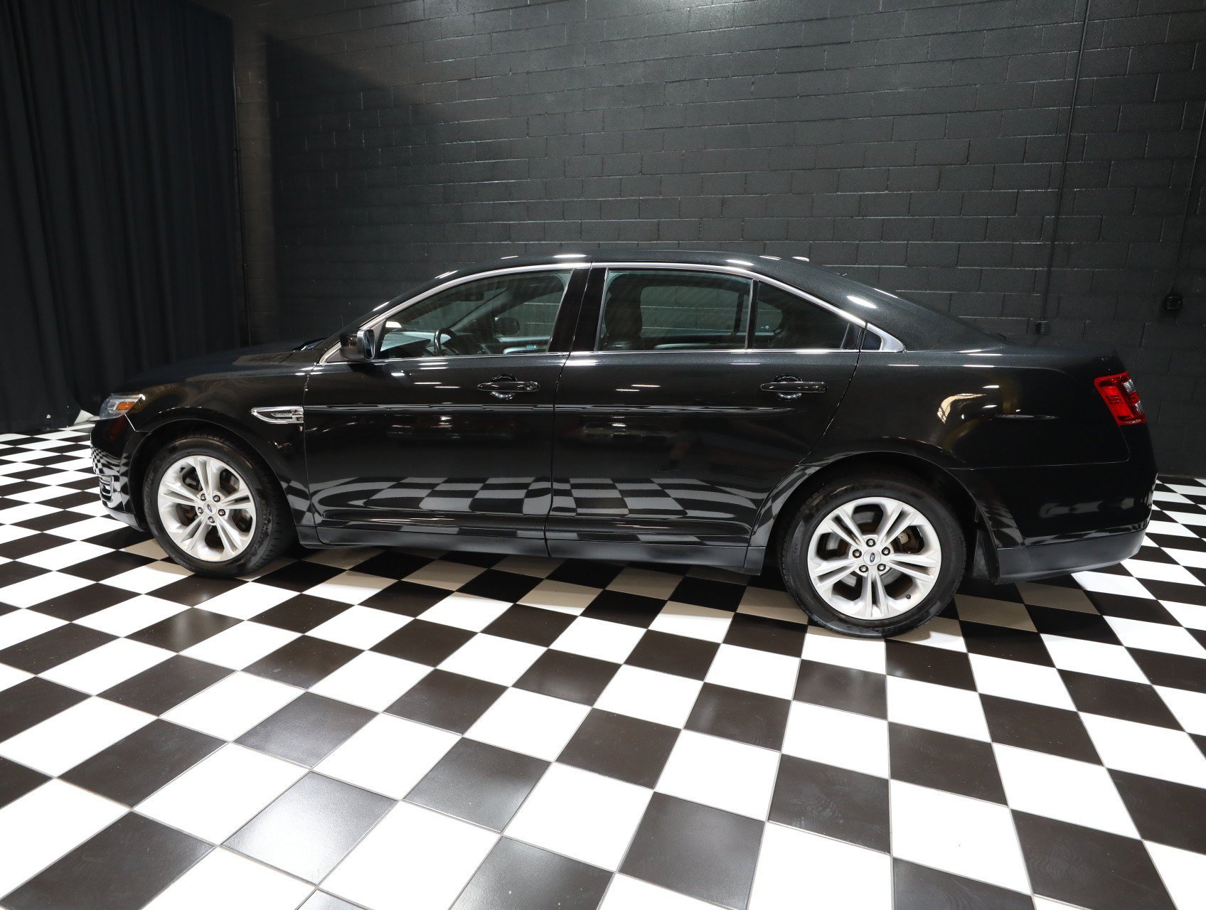Used 2013 Ford Taurus SEL FWD image 26