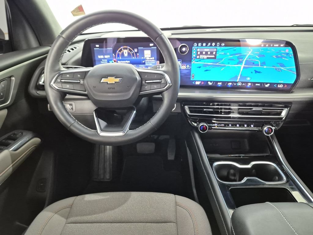 Used 2025 Chevrolet Traverse LT w/ Driver Confidence Package FWD image 33