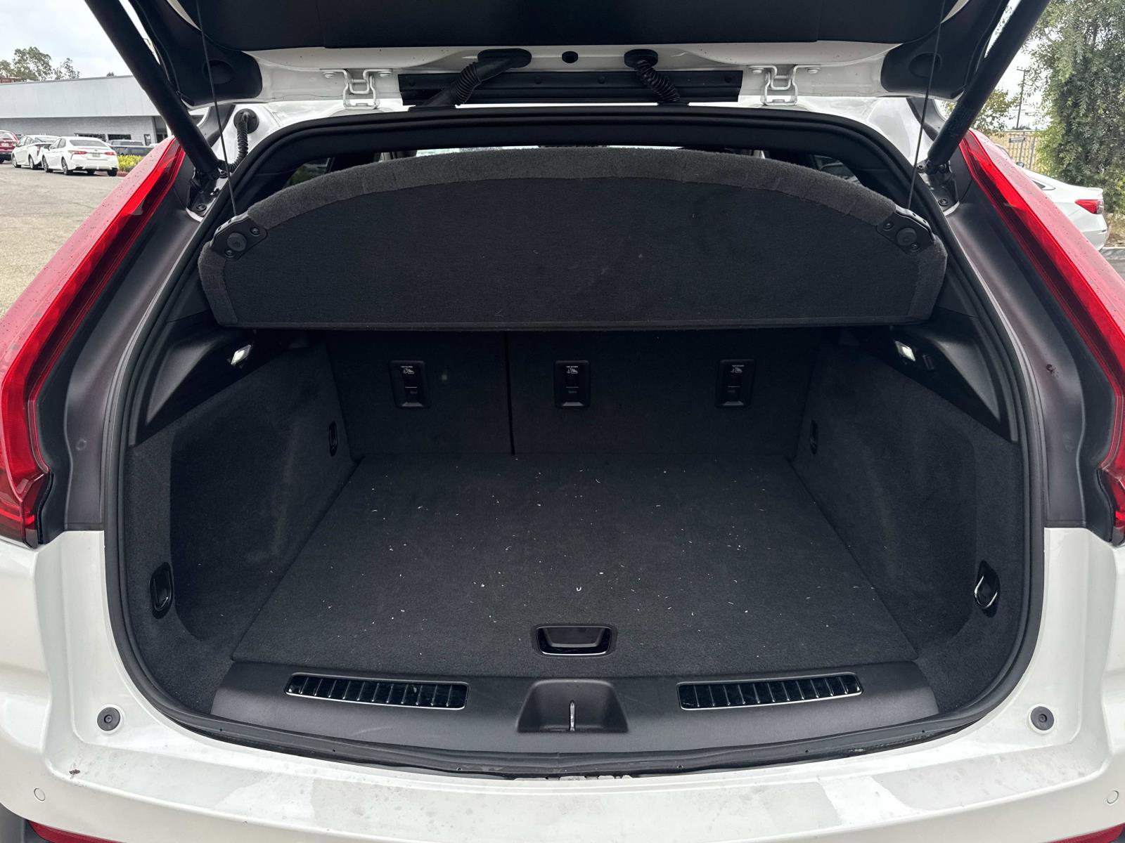 Used 2021 Cadillac XT4 Premium Luxury w/ Cold Weather Package image 26