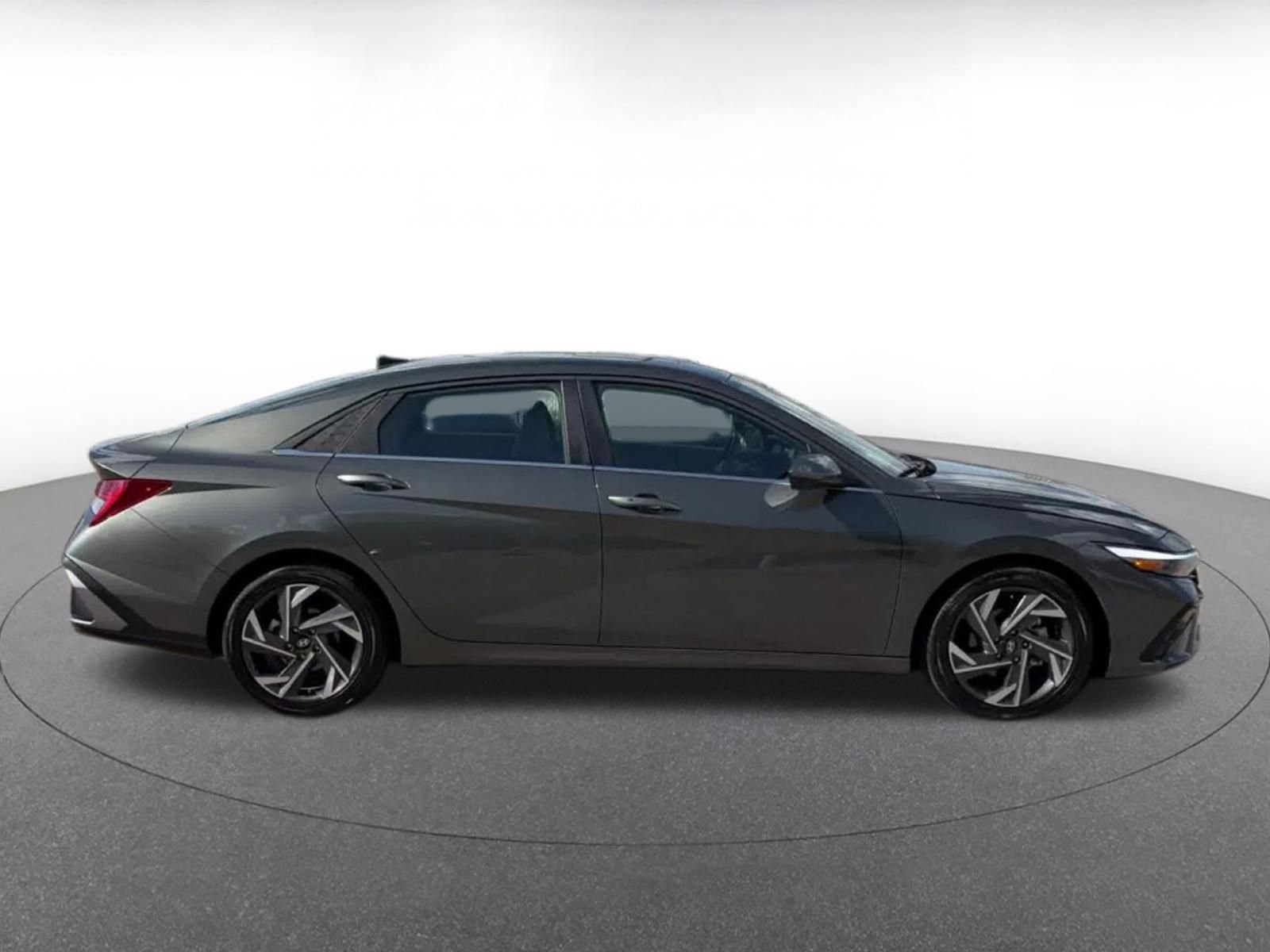 Used 2025 Hyundai Elantra SEL image 16