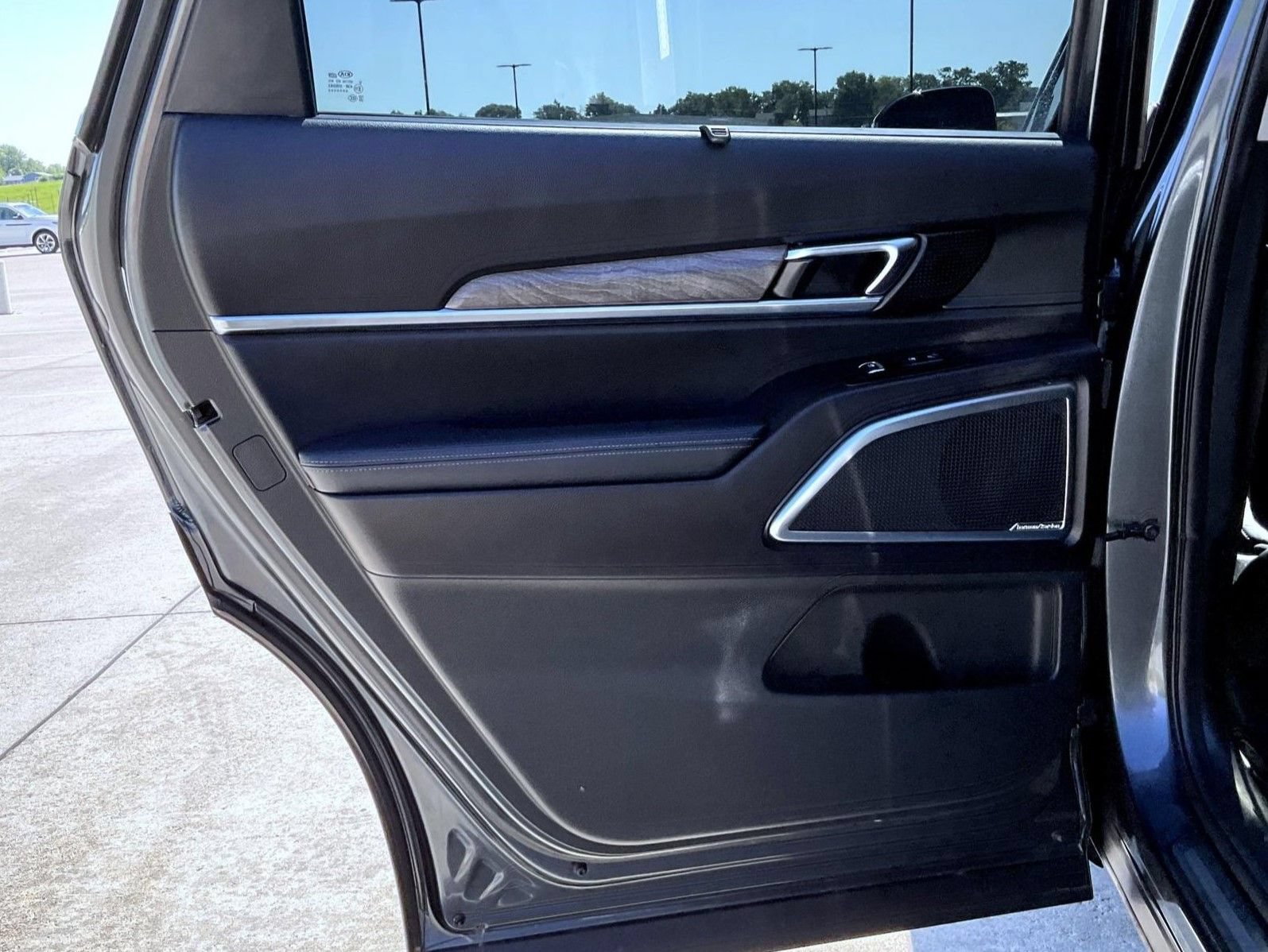 Used 2020 Kia Telluride SX w/ SX Prestige Package AWD/4WD image 23