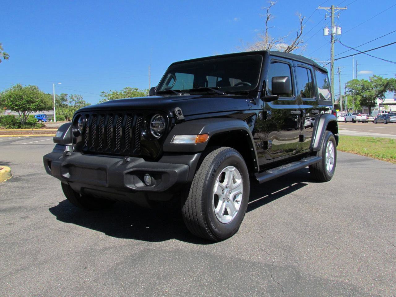 Used 2022 Jeep Wrangler Unlimited Sport AWD/4WD image 3