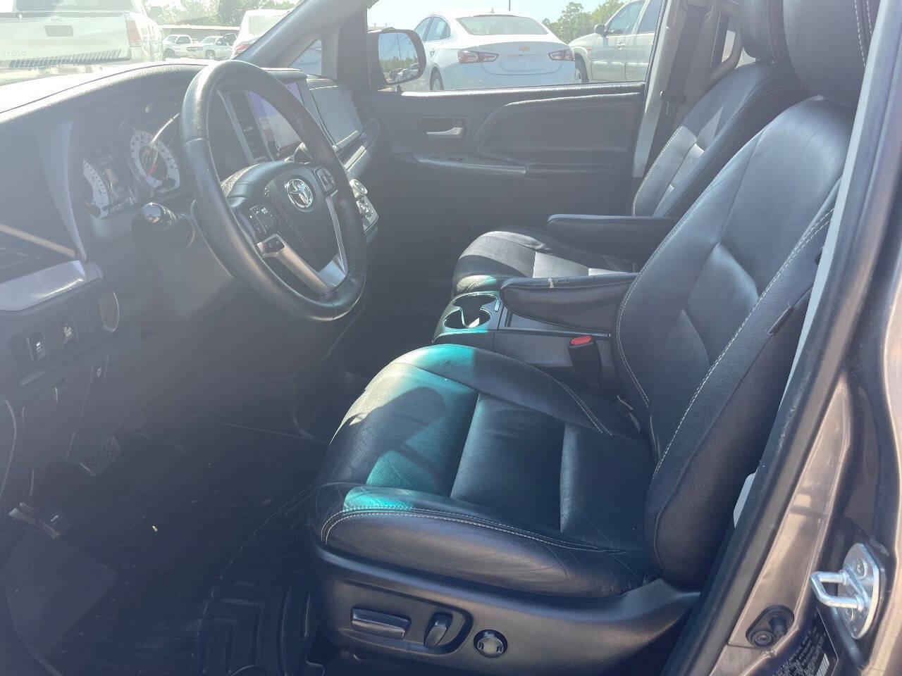 Used 2016 Toyota Sienna SE Premium FWD image 10