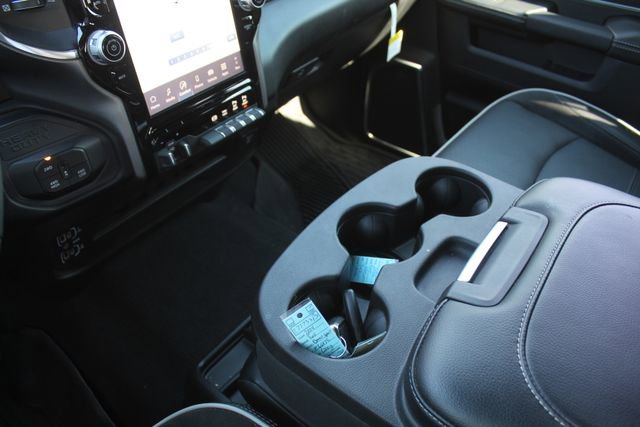 Used 2025 RAM 2500 Laramie AWD/4WD image 38