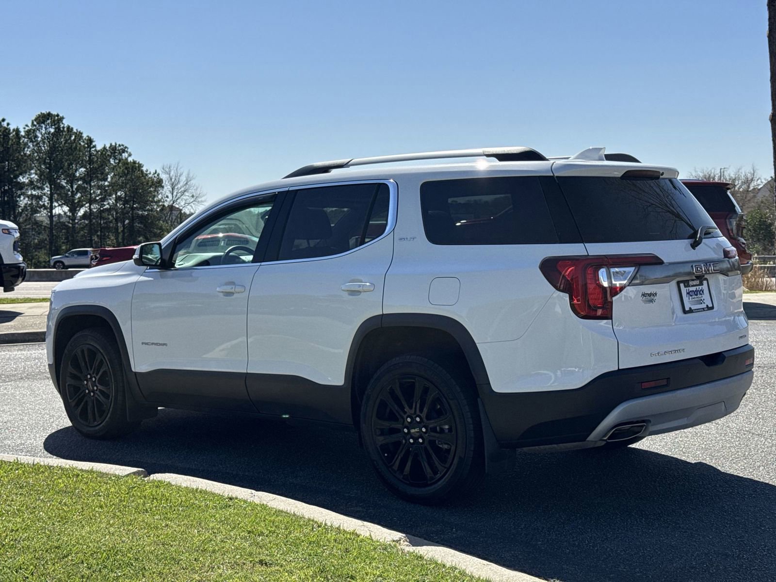 Used 2023 GMC Acadia SLT w/ Technology Package image 8