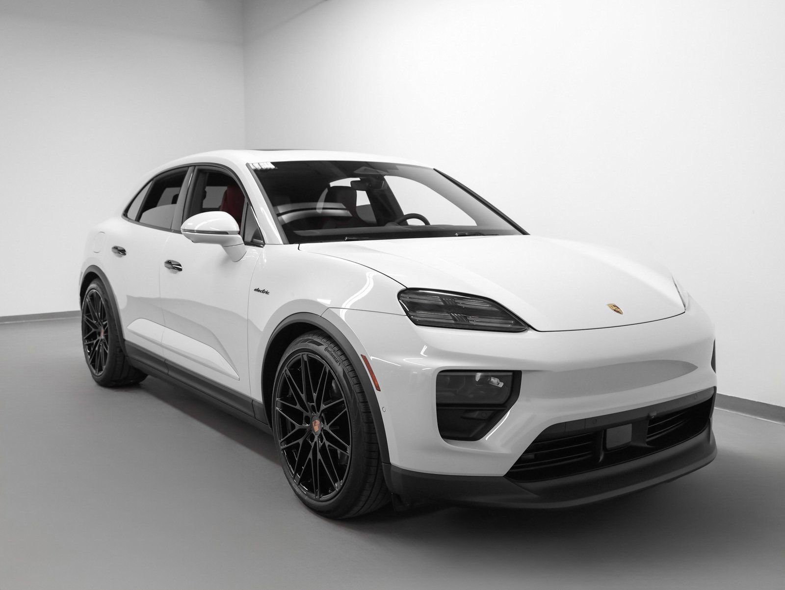 New 2026 Porsche Macan 4 Electric image 10