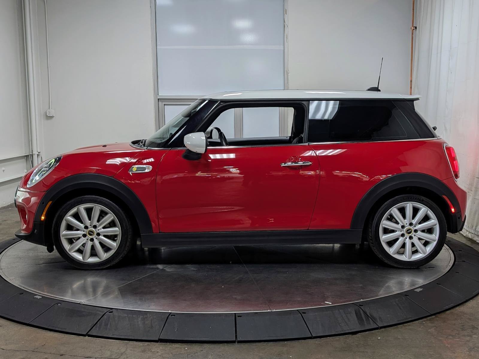 Used 2021 MINI Cooper SE w/ 8.8" Touchscreen Nav Package FWD image 6