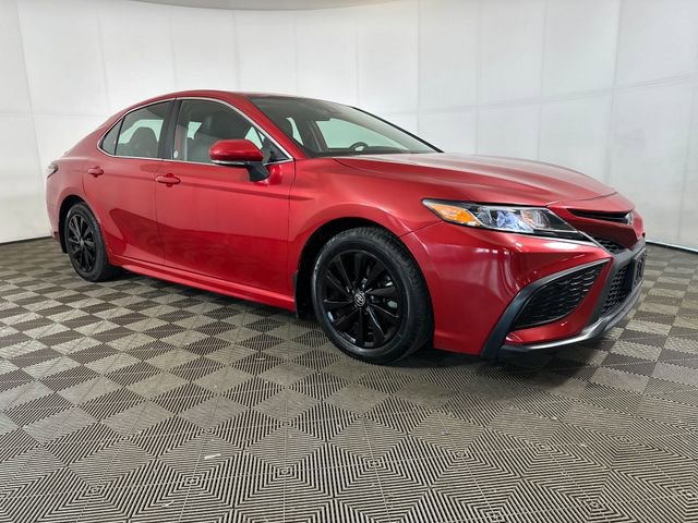 Used 2023 Toyota Camry SE image 2