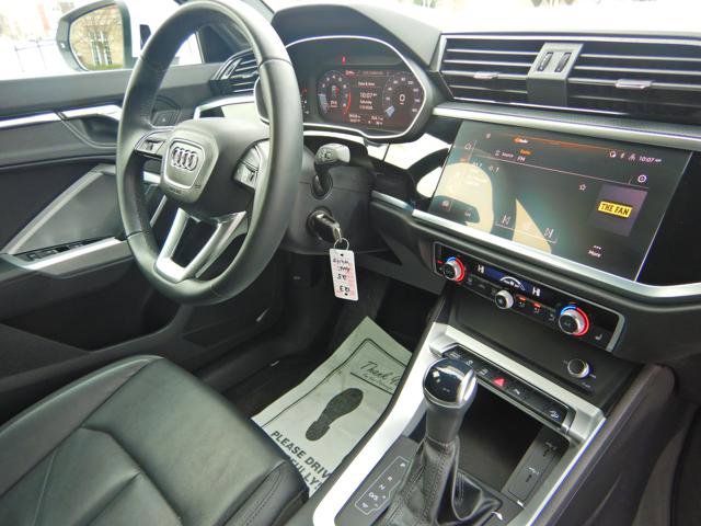 Used 2025 Audi Q3 2.0T Premium image 5