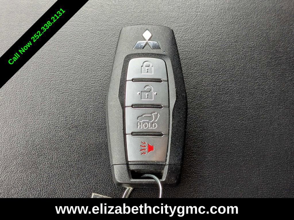 Used 2022 Mitsubishi Outlander SE image 33