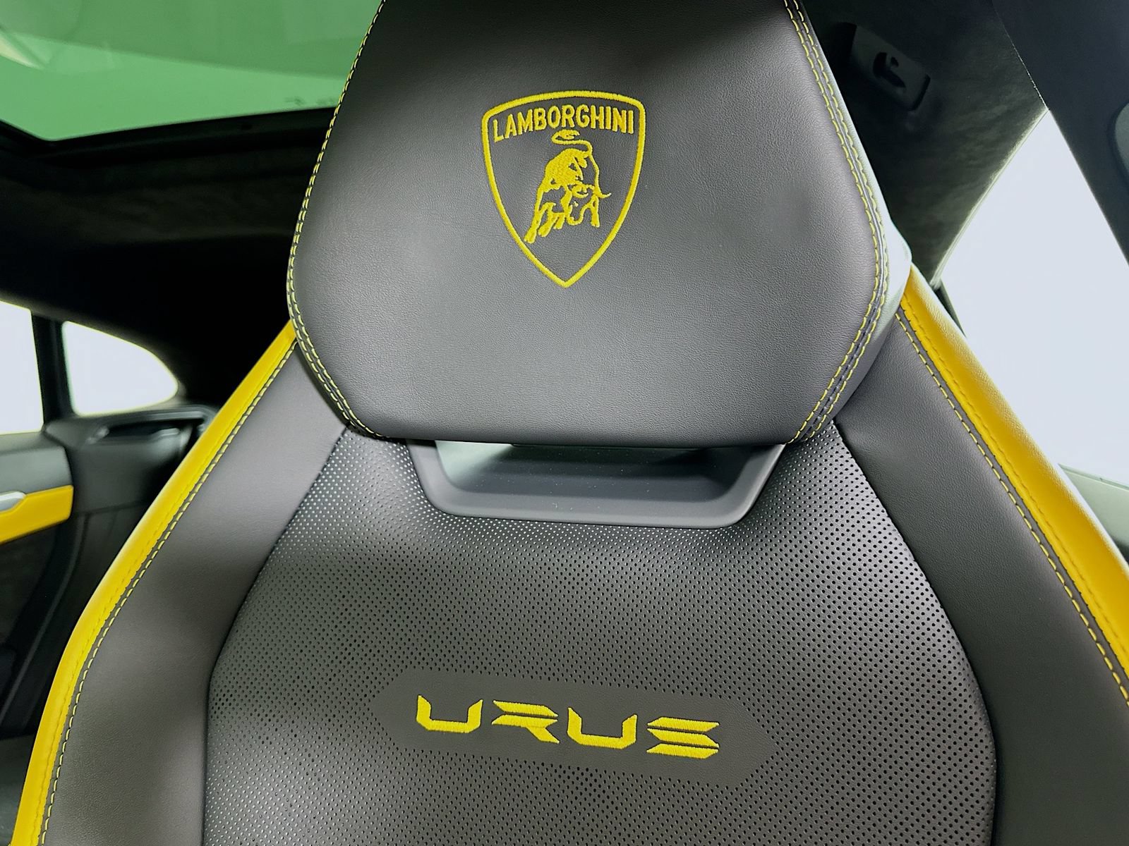 Used 2024 Lamborghini Urus S AWD/4WD image 40