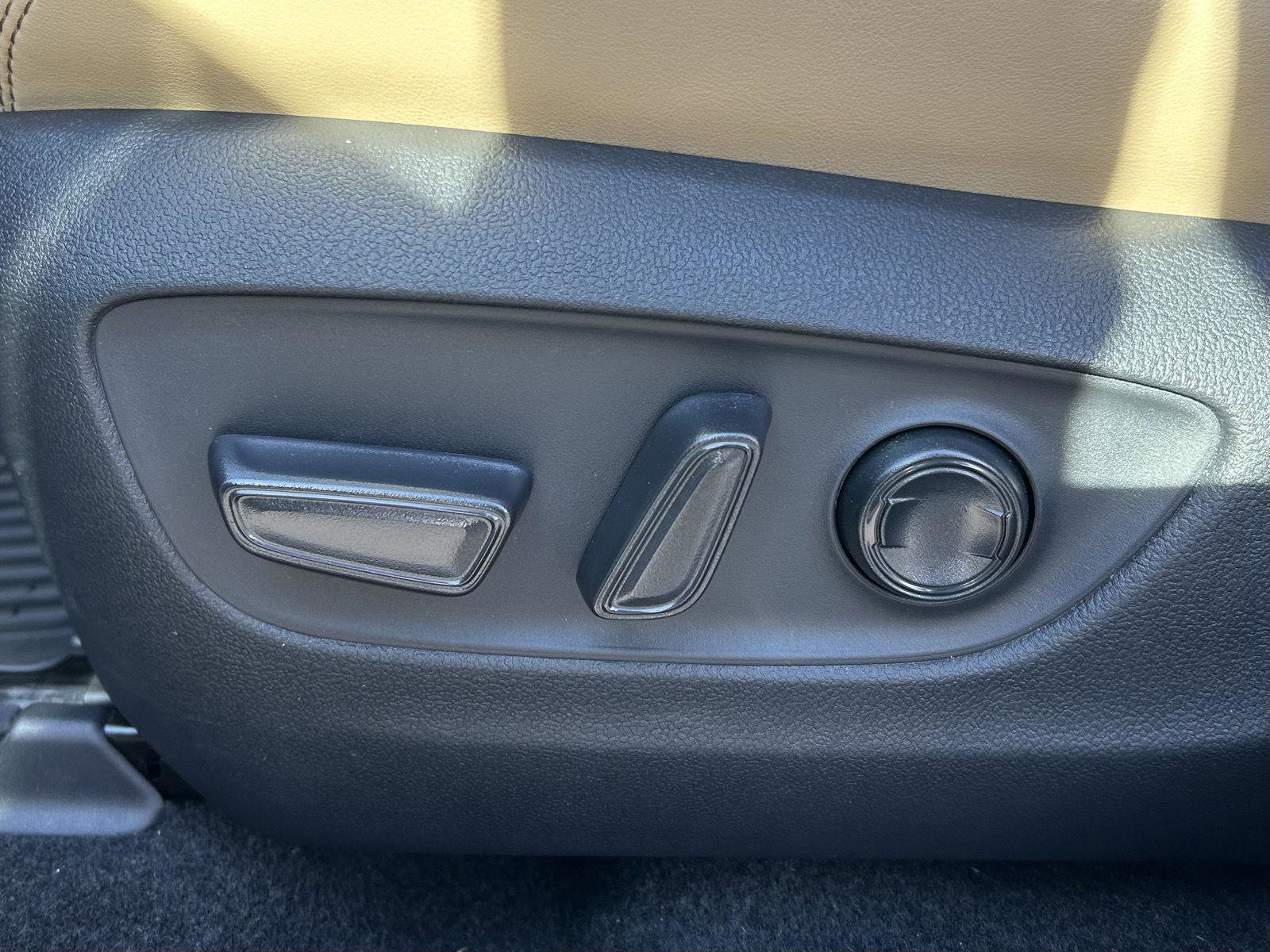 Used 2022 Toyota RAV4 Limited image 15