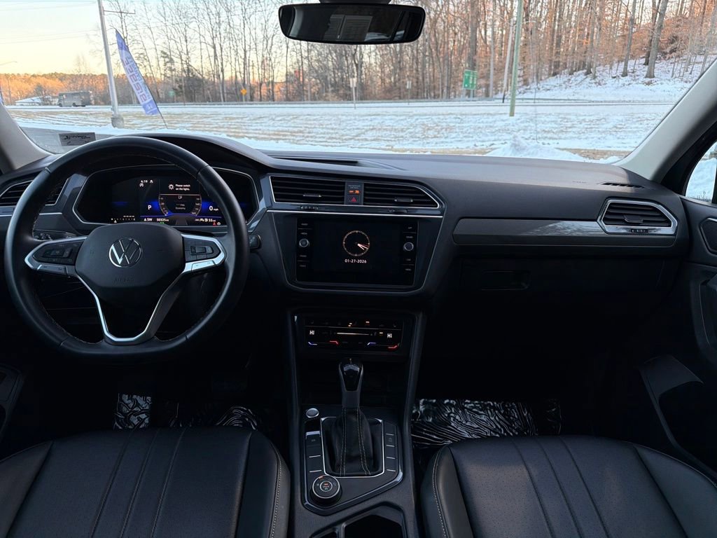 Used 2024 Volkswagen Tiguan SE image 18