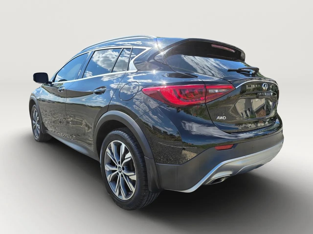 Used 2018 INFINITI QX30 AWD image 4