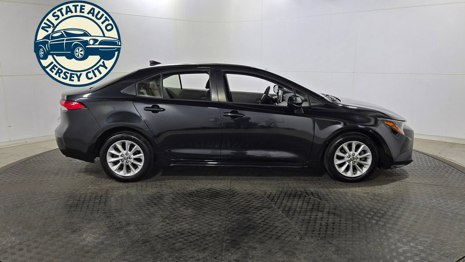 Used 2021 Toyota Corolla LE w/ LE Convenience Package FWD image 8