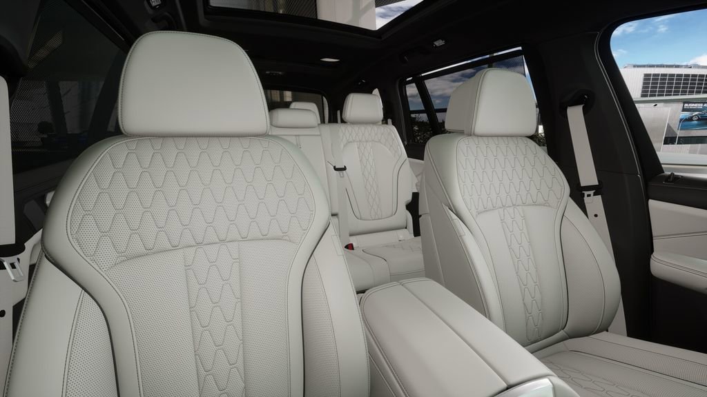New 2026 BMW X7 xDrive40i w/ Executive Package image 11
