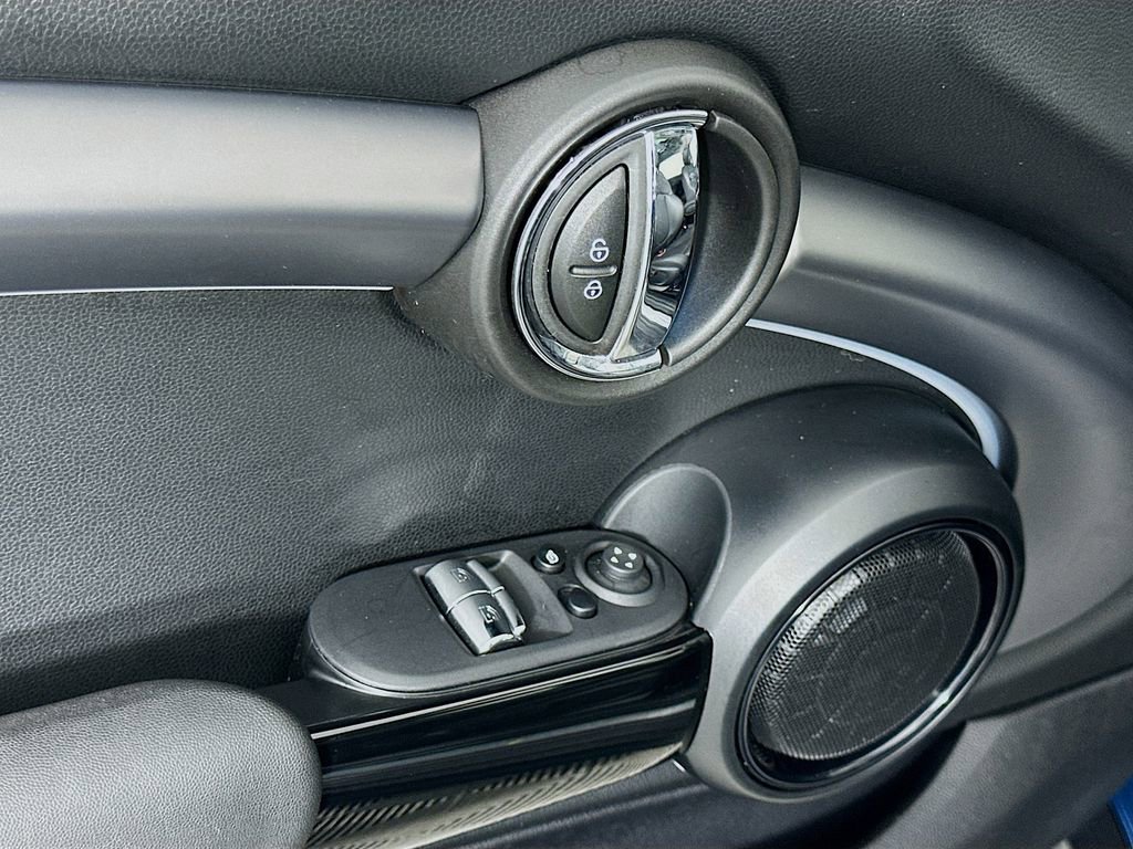Certified 2024 MINI Cooper SE FWD image 18