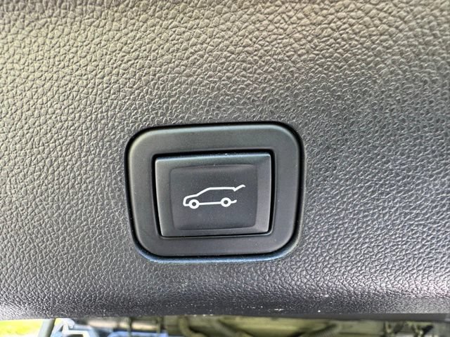 Used 2023 GMC Yukon XL Denali AWD/4WD image 12
