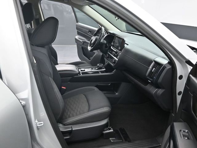 Used 2023 Nissan Pathfinder SV image 32