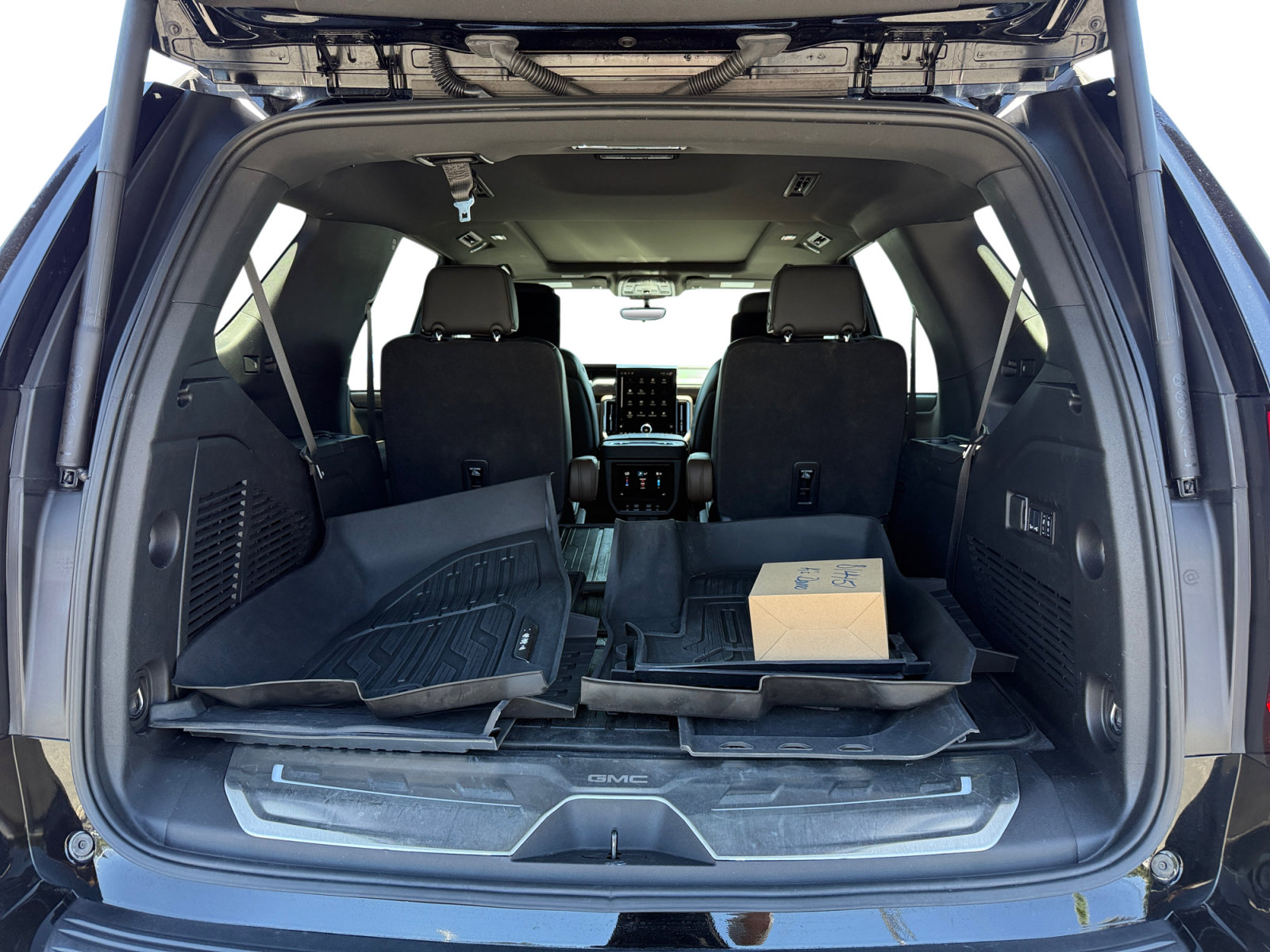 New 2025 GMC Yukon Denali Ultimate w/ LPO, Illumination Package AWD/4WD image 17