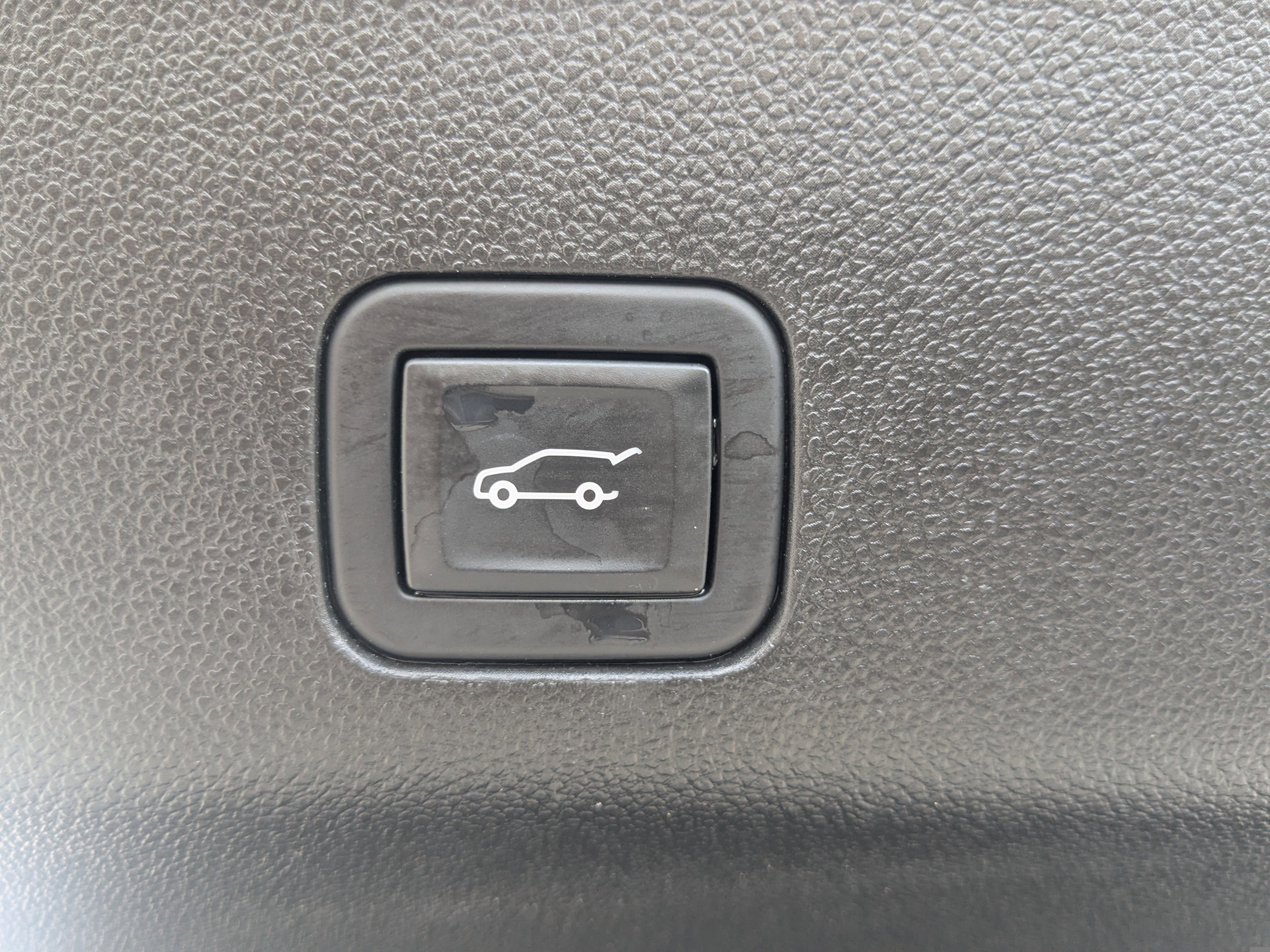 Used 2024 GMC Yukon SLT image 17