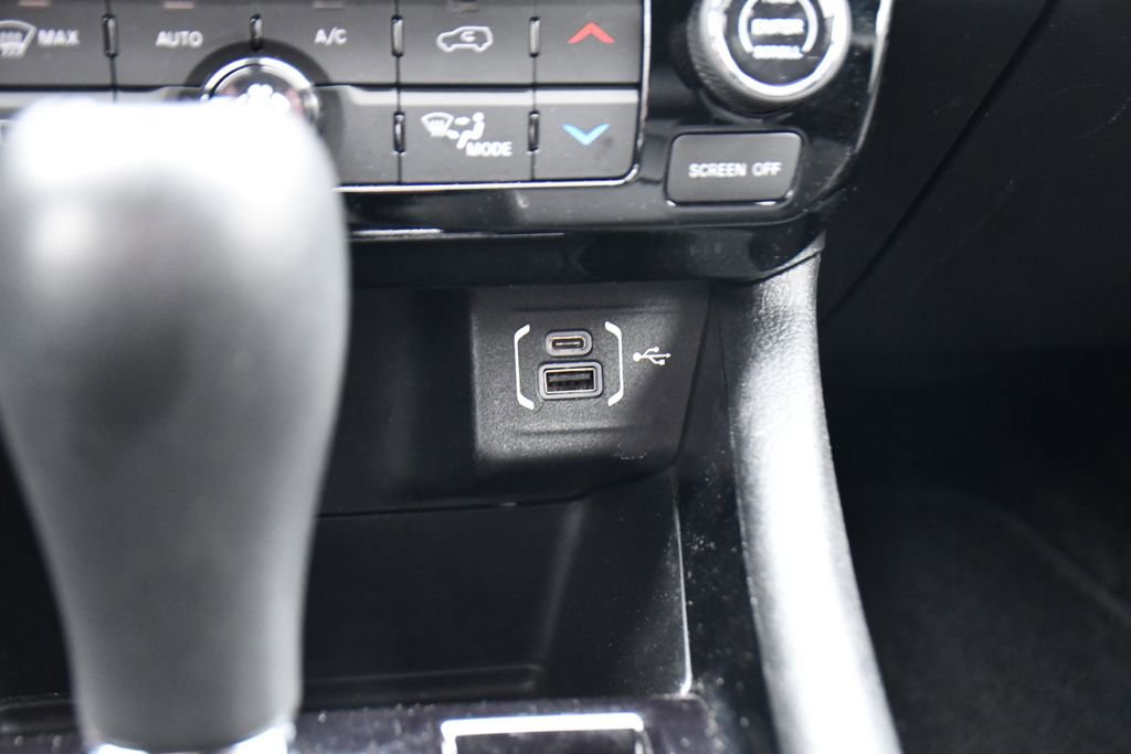 Used 2024 Jeep Compass Limited image 31