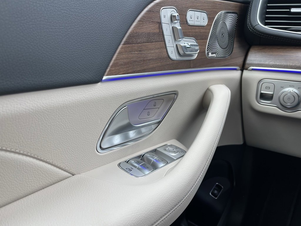 Used 2025 Mercedes-Benz GLS 450 4MATIC image 19