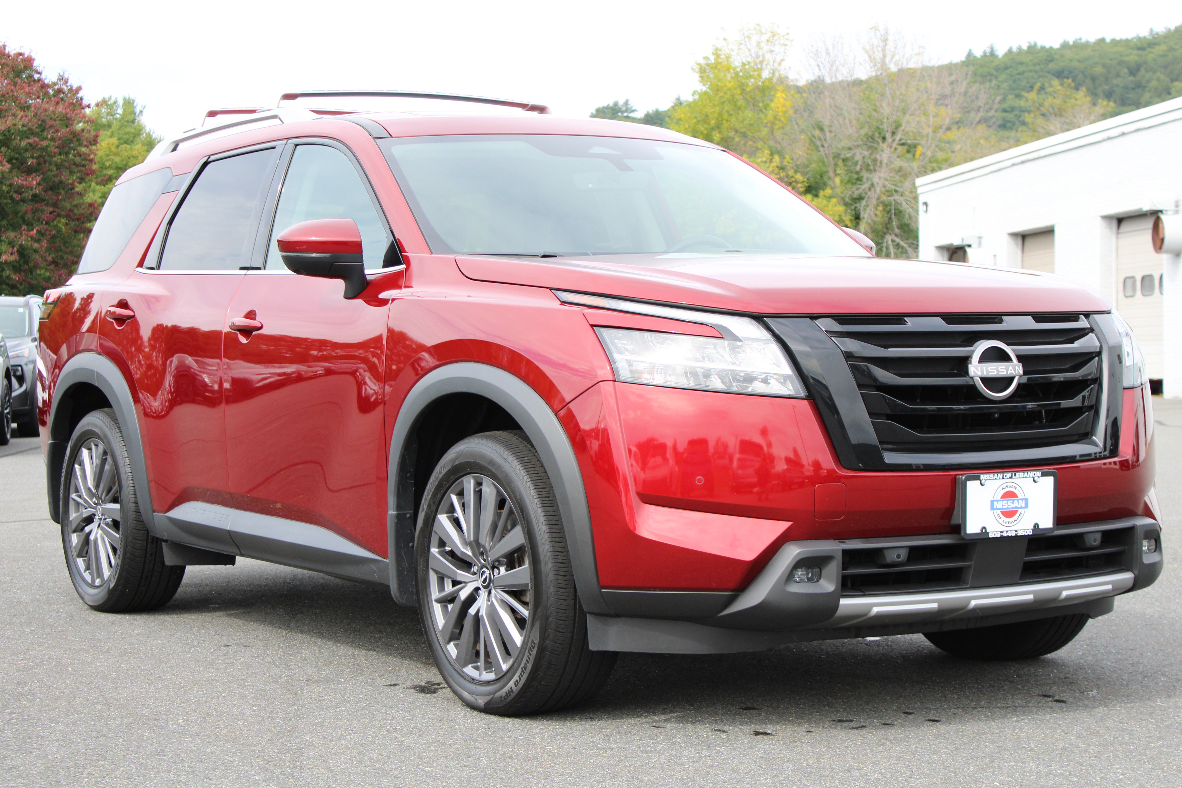 Used 2024 Nissan Pathfinder SL w/ SL Premium Package AWD/4WD image 3