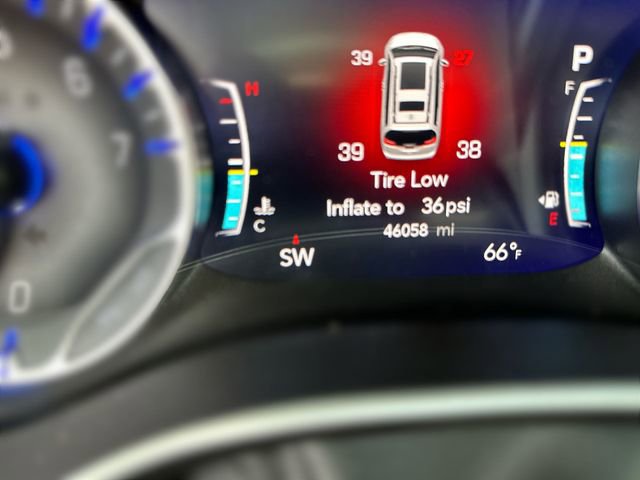 Used 2024 Chrysler Pacifica Touring-L image 16