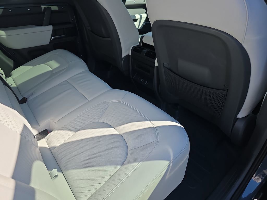 New 2026 Land Rover Defender 110 X-Dynamic SE image 11