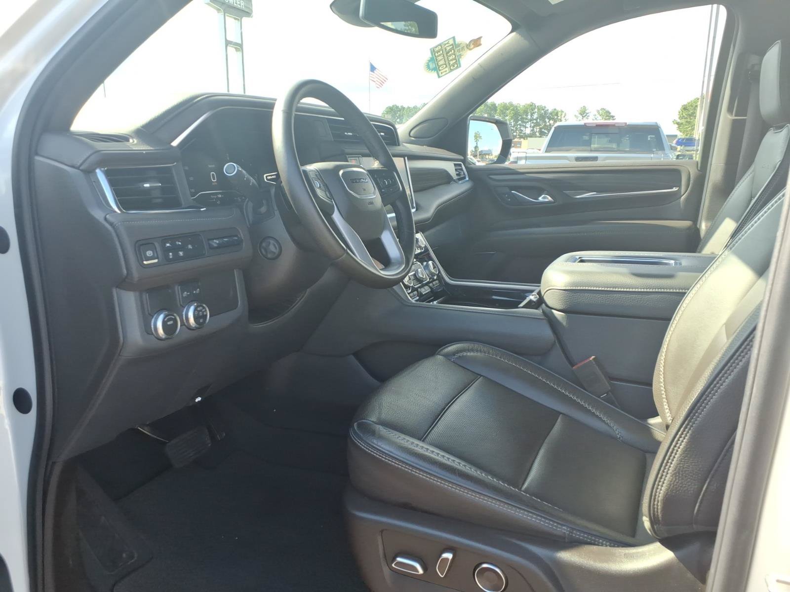 Used 2023 GMC Yukon Denali RWD image 21