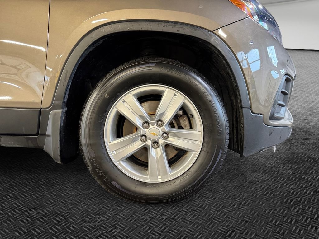 Used 2021 Chevrolet Trax LS w/ LPO, Protection Package AWD/4WD image 11