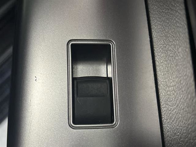 Used 2022 Toyota Sequoia SR5 image 30