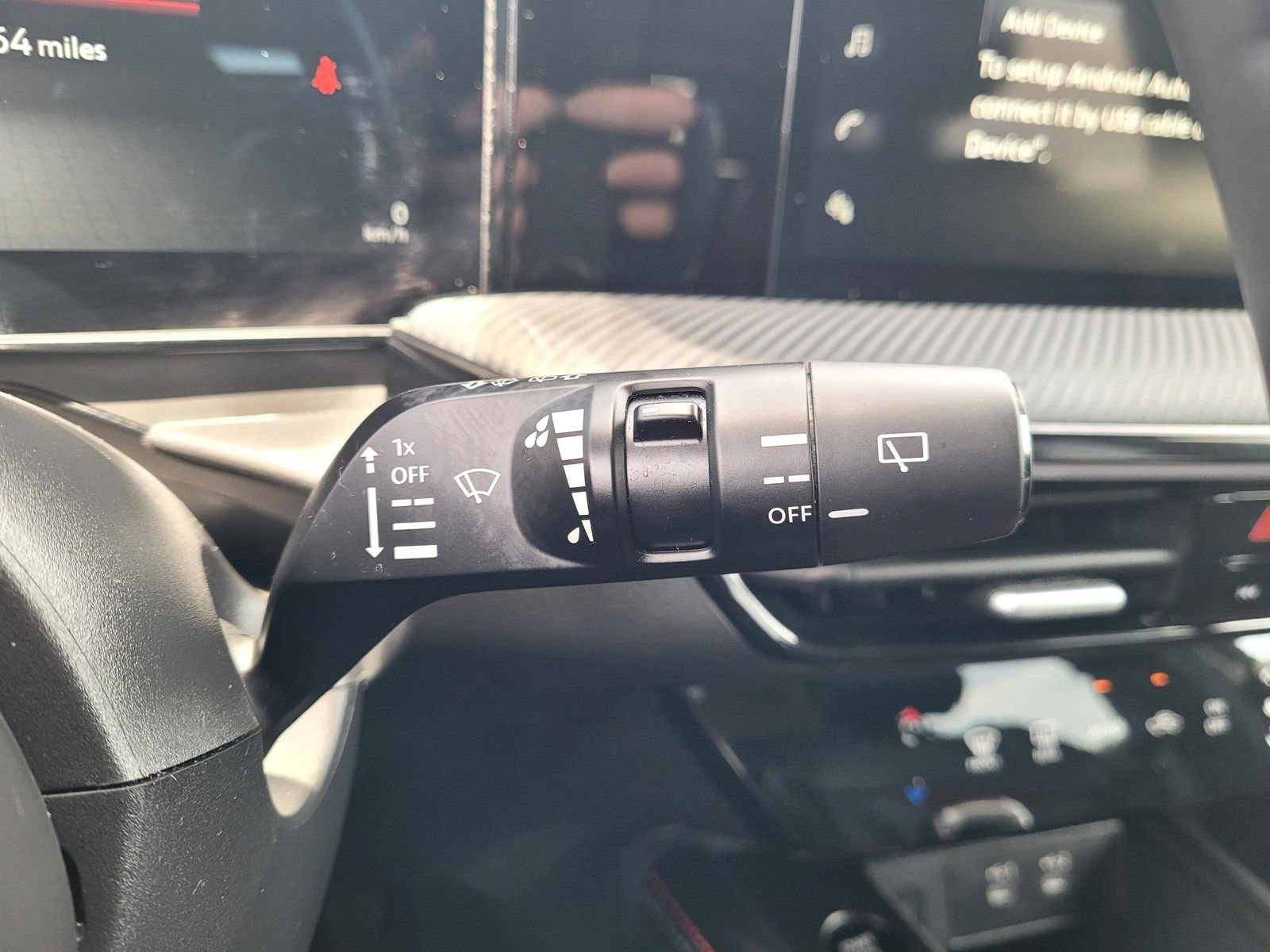 Used 2025 Nissan Kicks SR FWD image 32