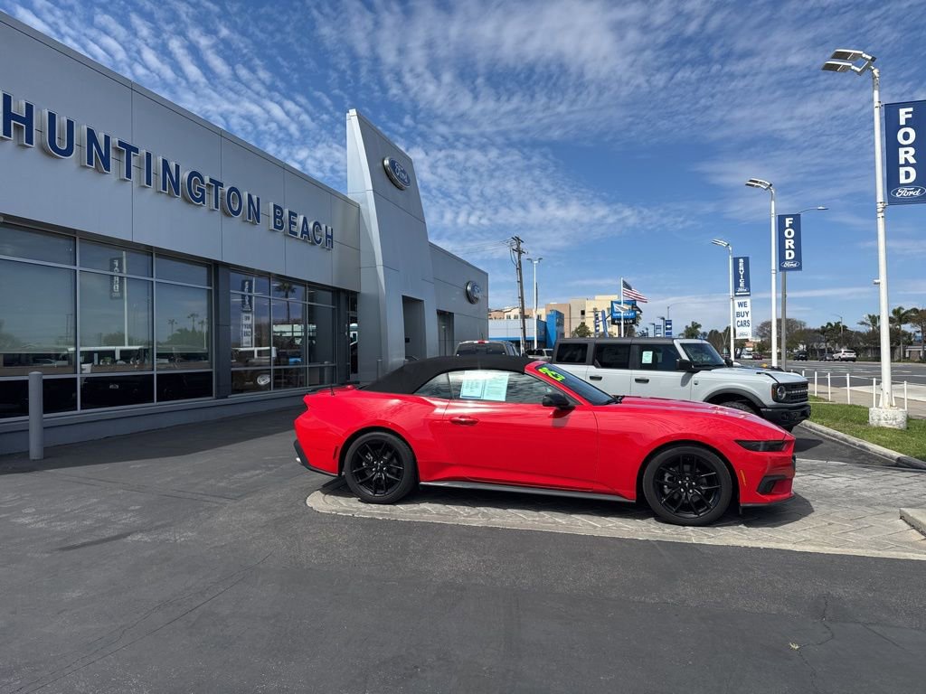 Used 2025 Ford Mustang Premium image 3