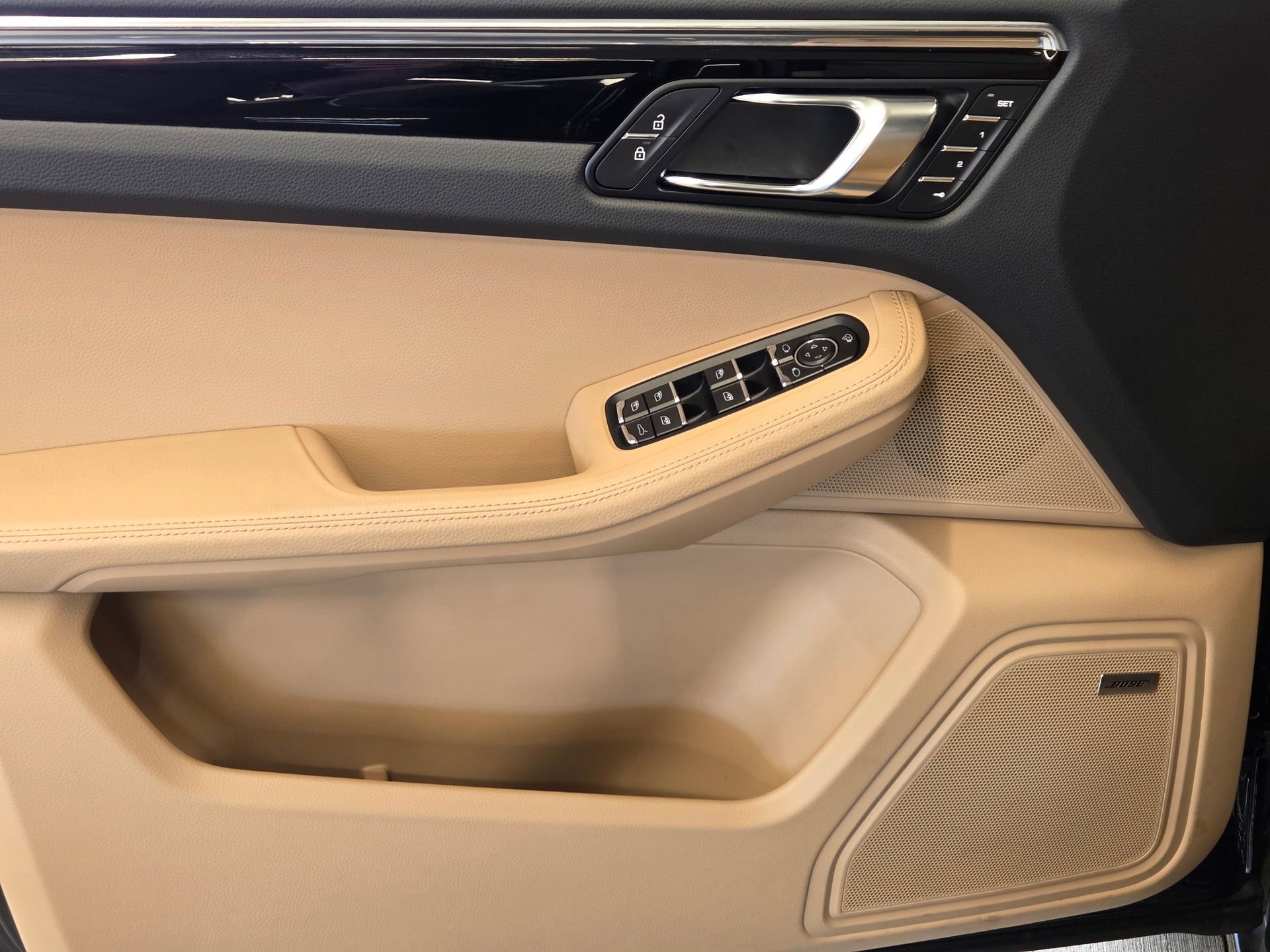 Certified 2026 Porsche Macan AWD/4WD image 14