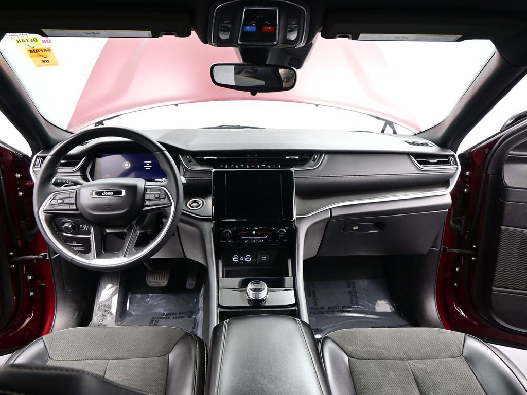 Used 2024 Jeep Grand Cherokee Altitude image 25