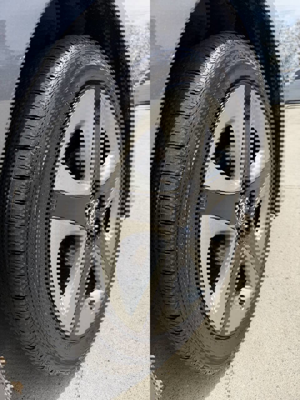 Used 2021 Toyota Prius Limited FWD image 12